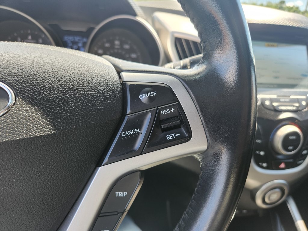 2017 Hyundai Veloster Image 18