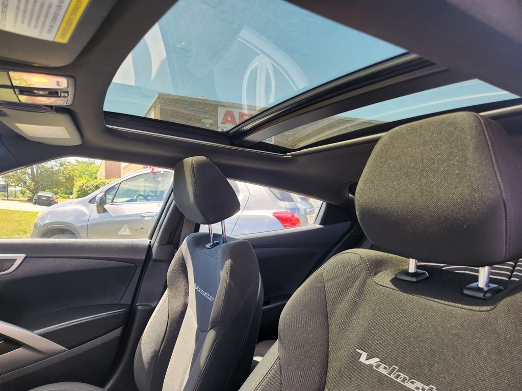 2017 Hyundai Veloster Image 22