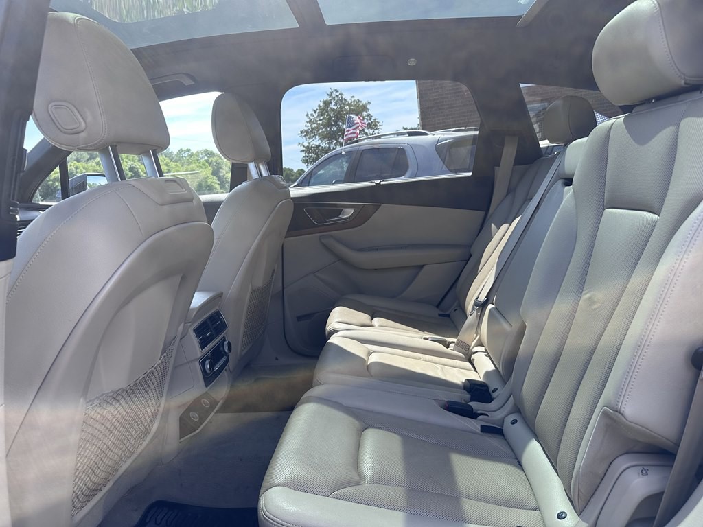 2017 Audi Q7 Image 9