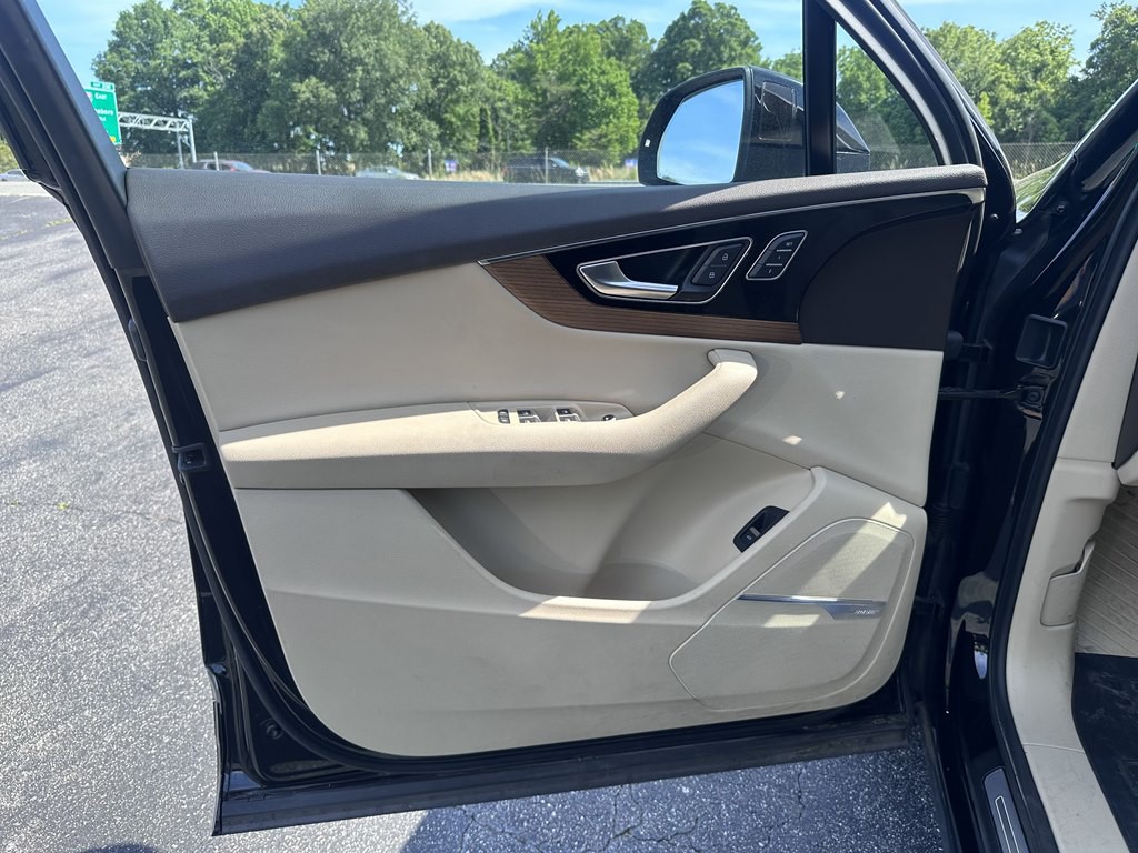 2017 Audi Q7 Image 11