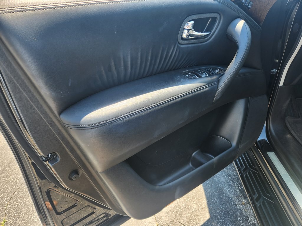 2013 INFINITI QX56 Image 9
