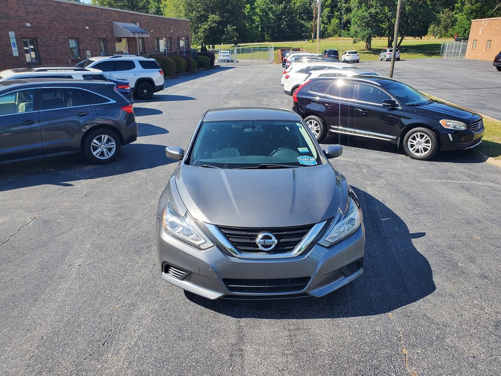 2017 Nissan Altima Image 2