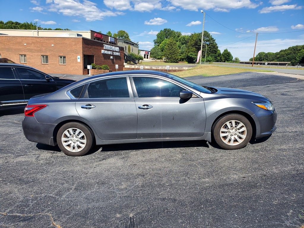 2017 Nissan Altima Image 4