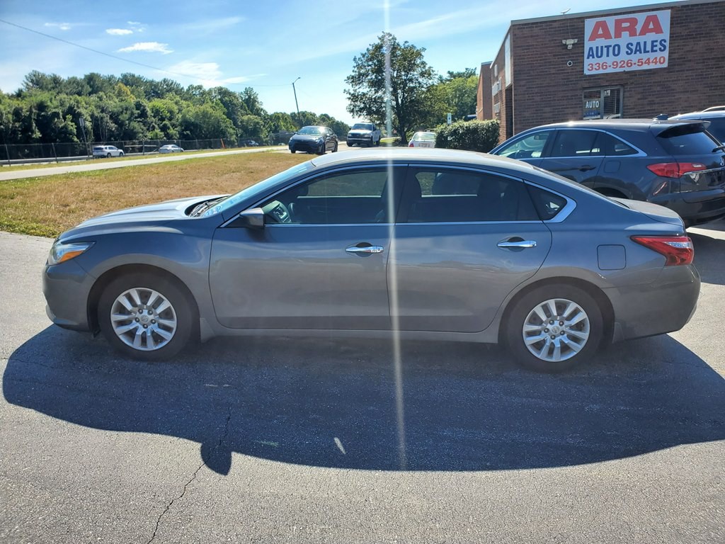 2017 Nissan Altima Image 8