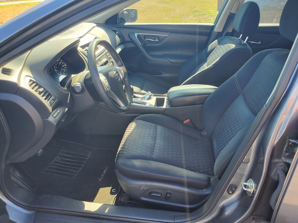 2017 Nissan Altima Image 9
