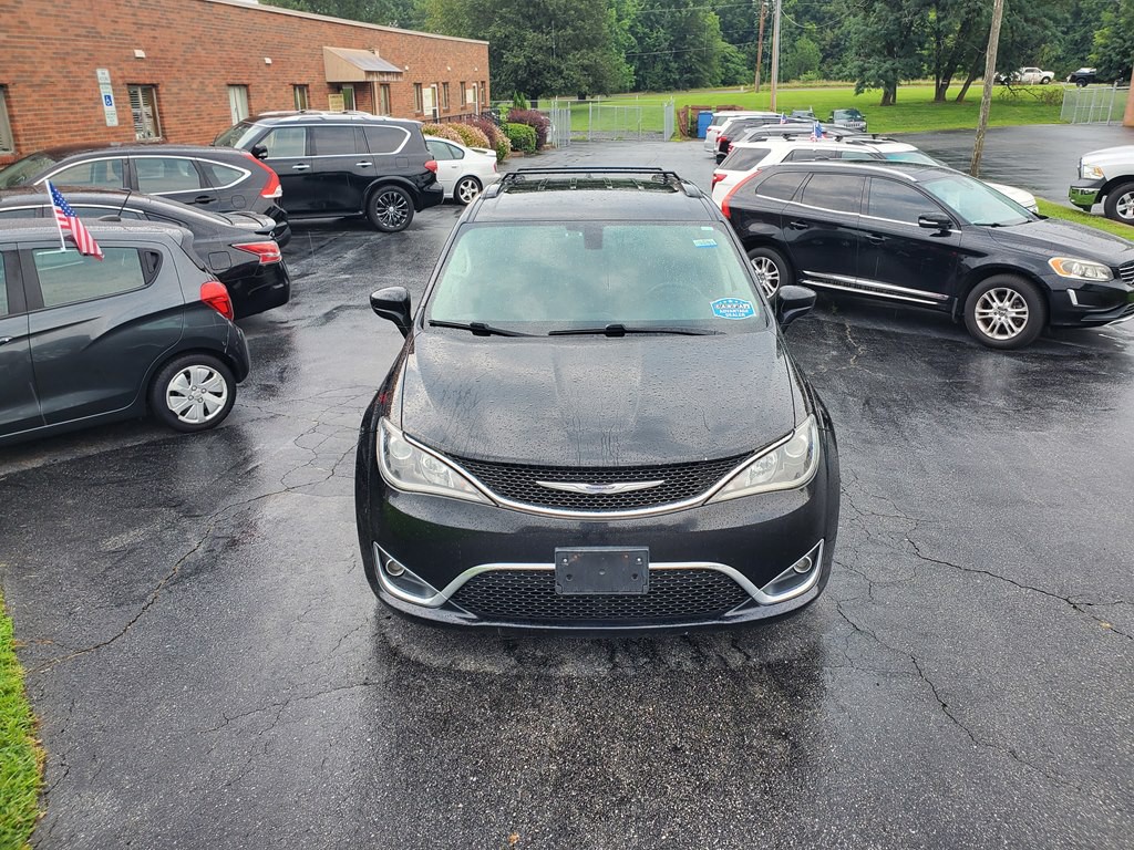 2017 Chrysler Pacifica Image 2
