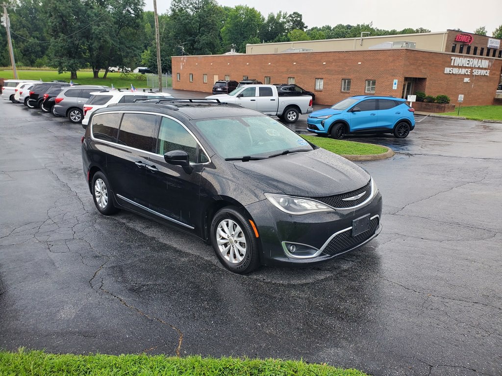 2017 Chrysler Pacifica Image 3