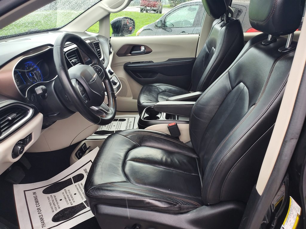 2017 Chrysler Pacifica Image 6