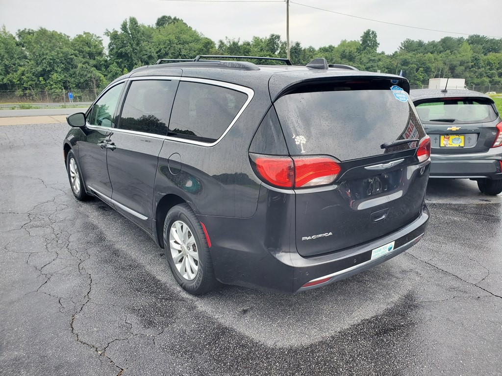 2017 Chrysler Pacifica Image 11