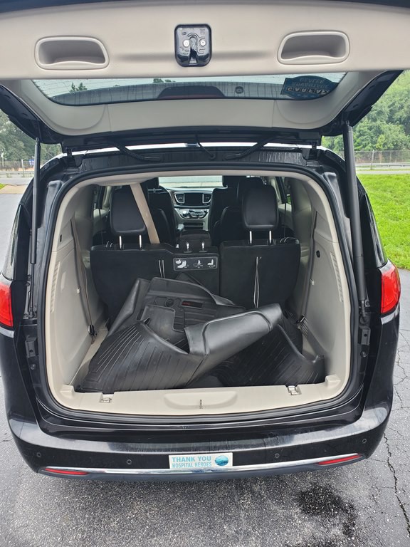 2017 Chrysler Pacifica Image 12
