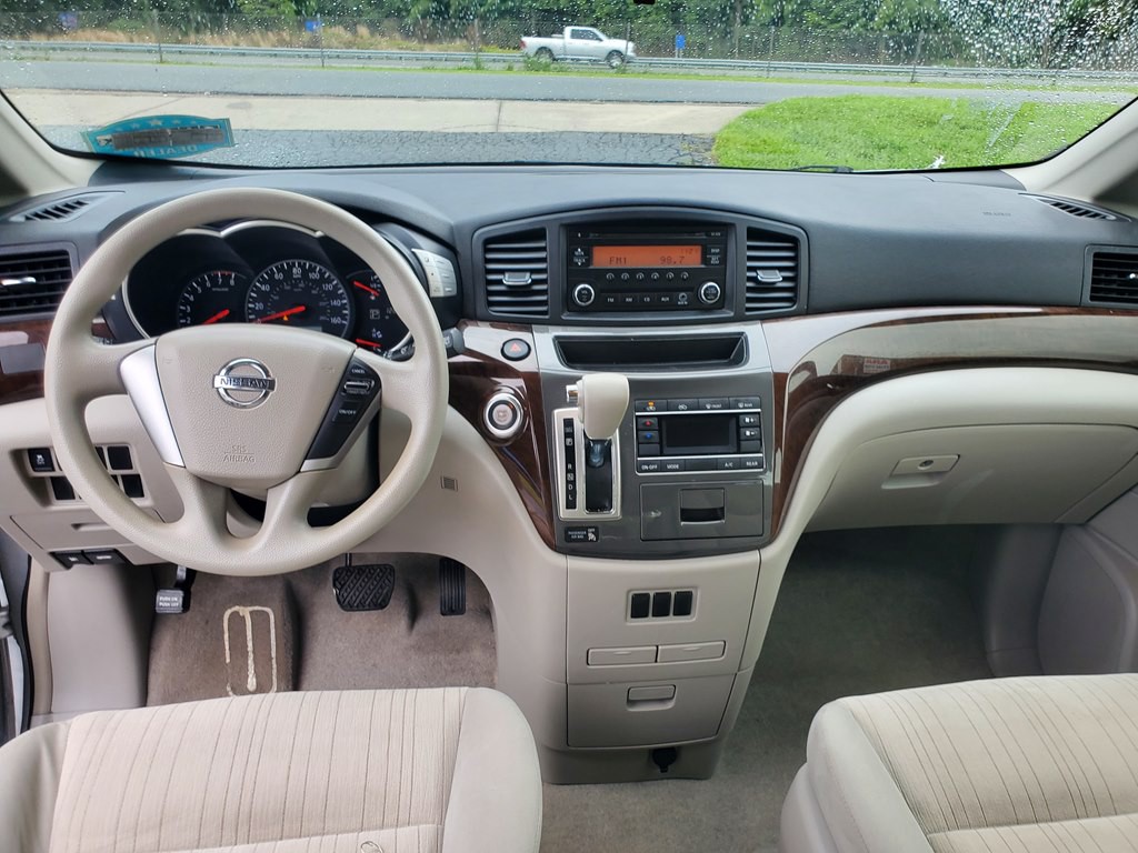 2013 Nissan Quest Image 12
