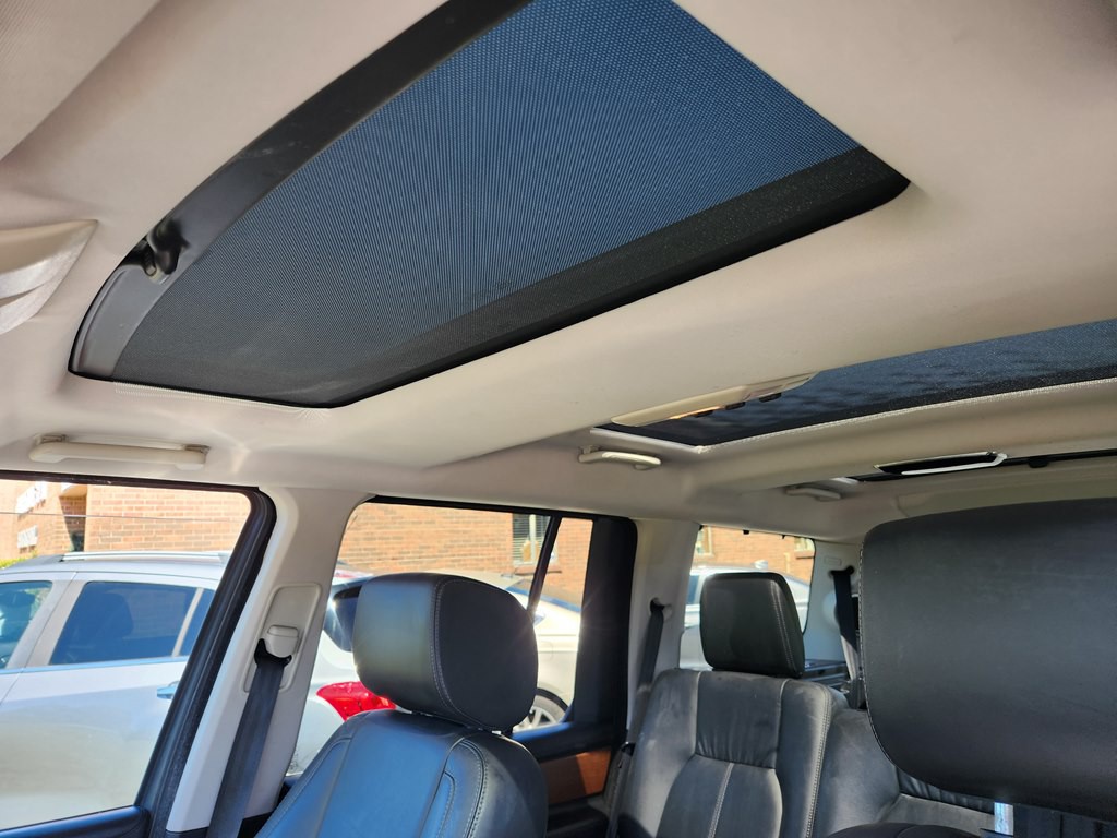 2016 Land Rover LR4 Image 16