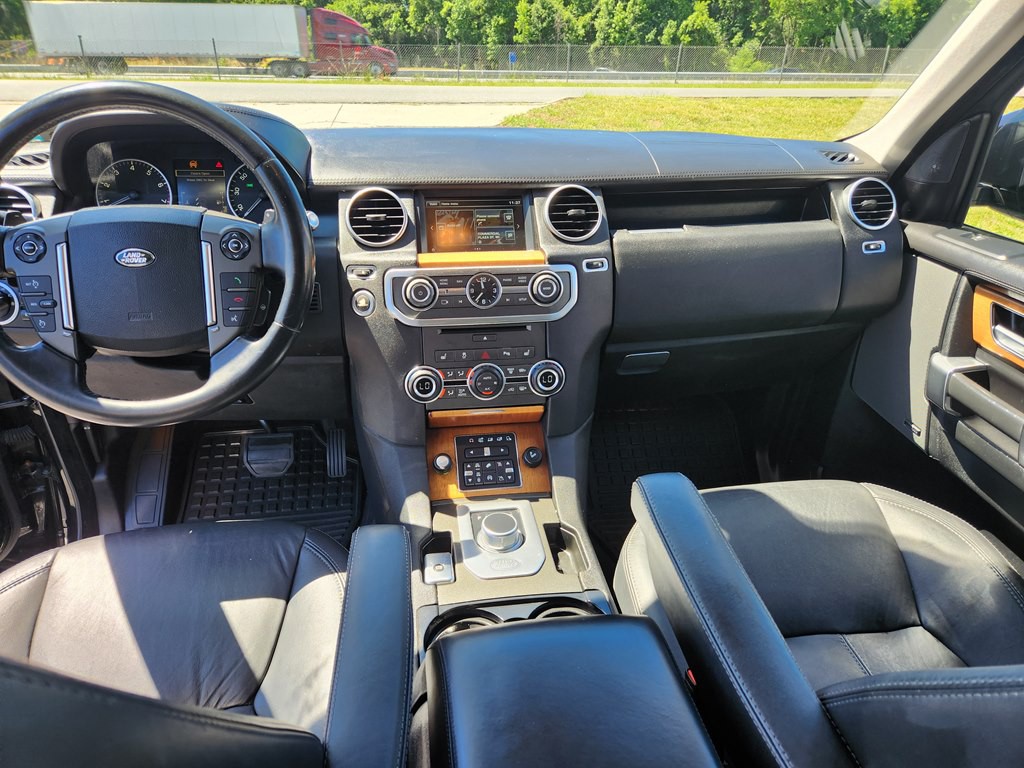 2016 Land Rover LR4 Image 18