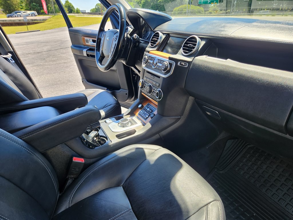 2016 Land Rover LR4 Image 24