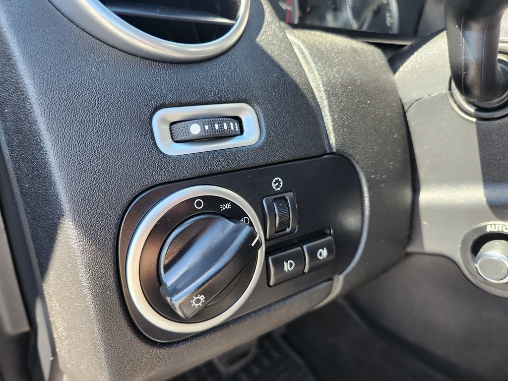 2016 Land Rover LR4 Image 25