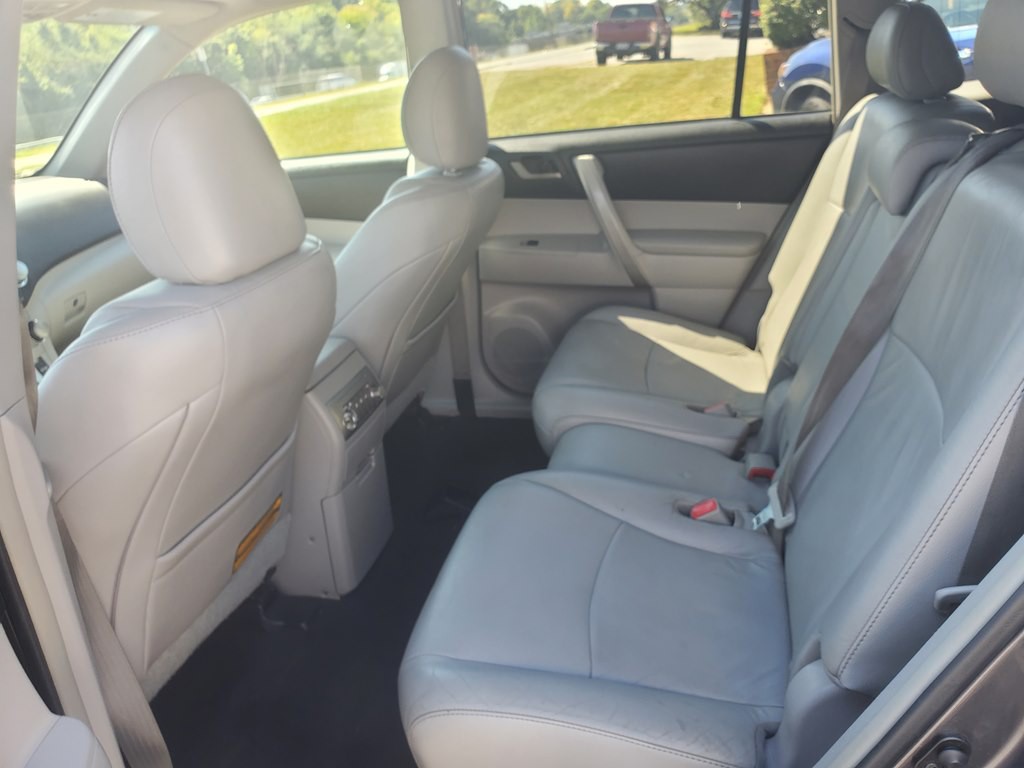 2011 Toyota Highlander Image 10