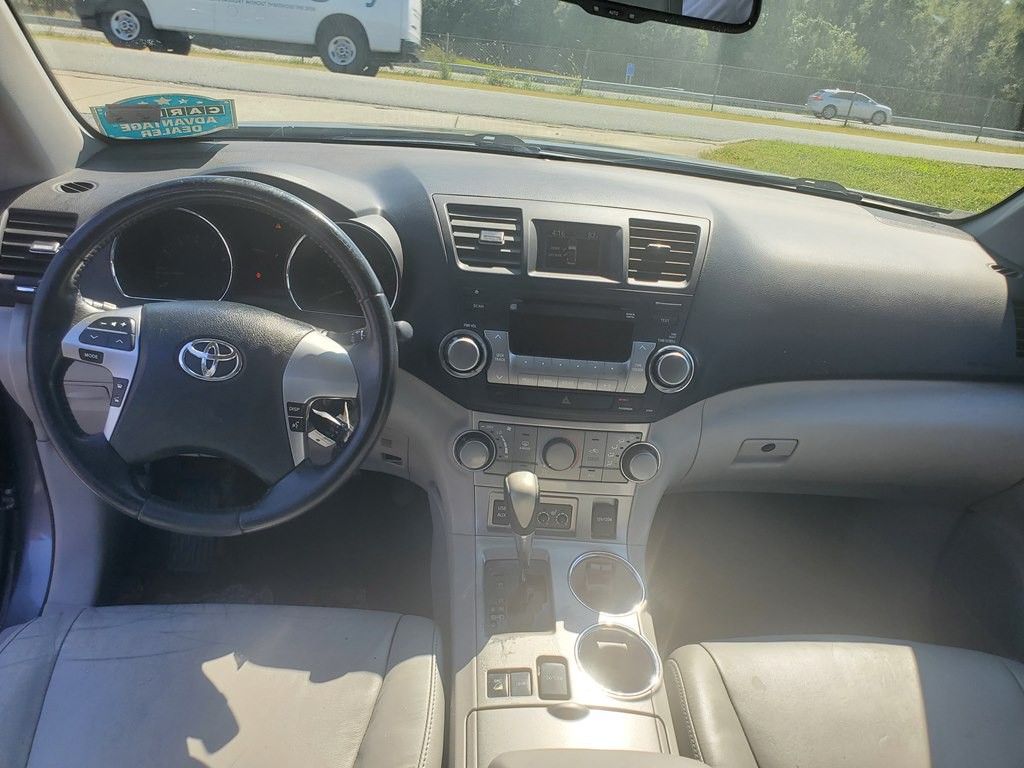 2011 Toyota Highlander Image 13