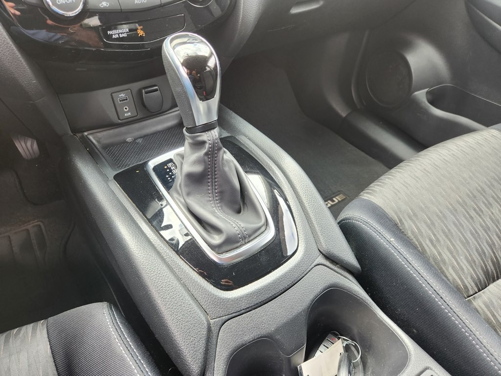 2017 Nissan Rogue Image 16