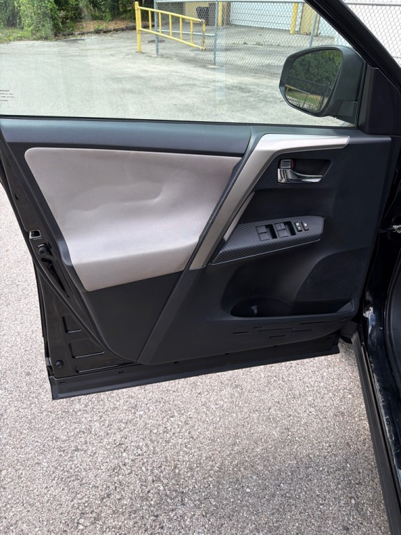 2015 Toyota Rav4 Image 13