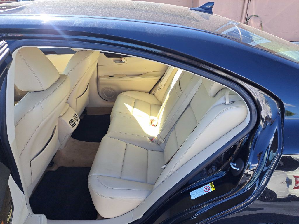 2013 Lexus ES Image 6