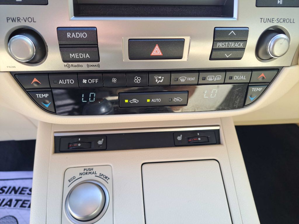 2013 Lexus ES Image 10