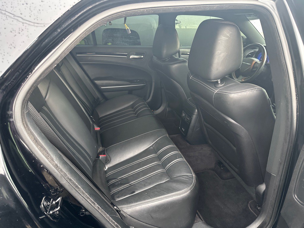 2017 Chrysler 300 Image 7