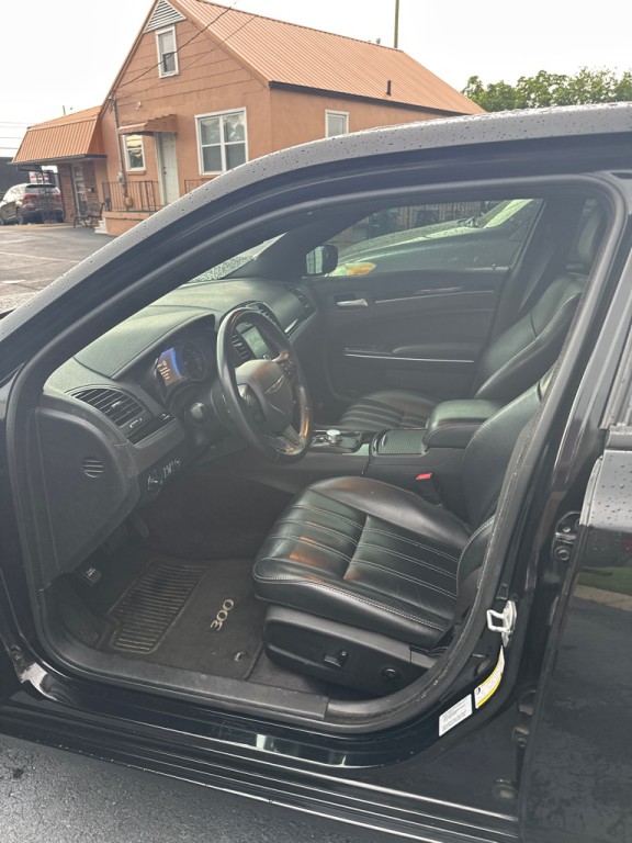 2017 Chrysler 300 Image 8