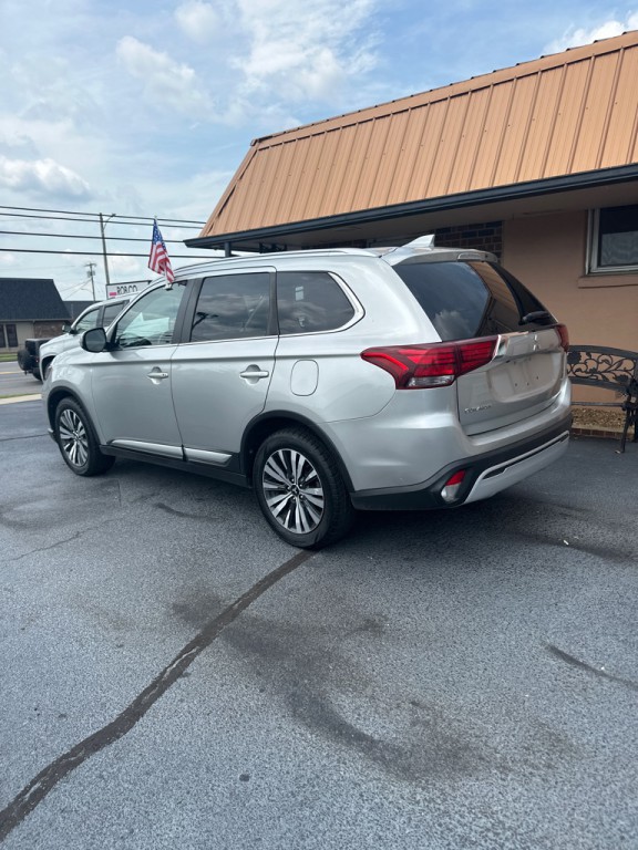 2020 Mitsubishi Outlander Image 2