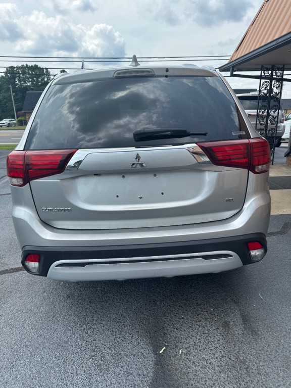 2020 Mitsubishi Outlander Image 3