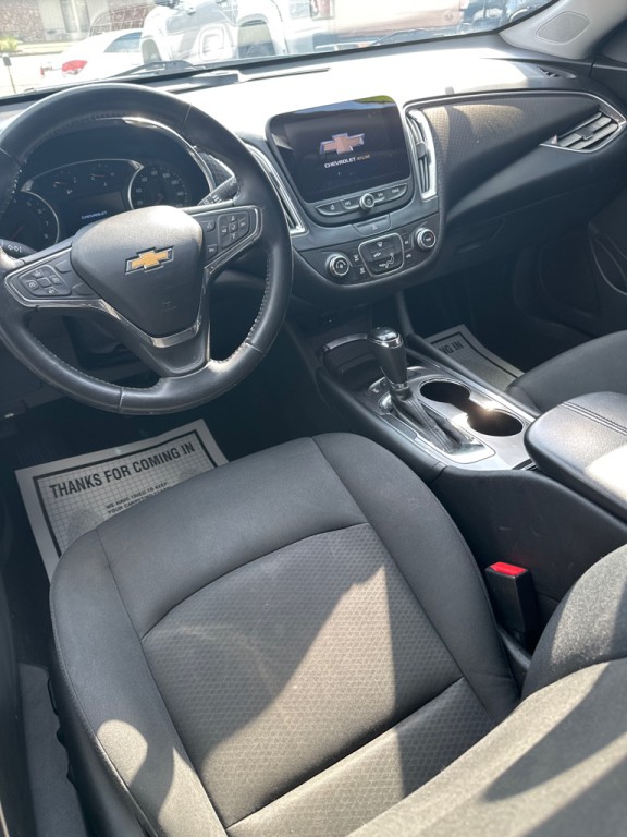 2017 Chevrolet Malibu Image 9