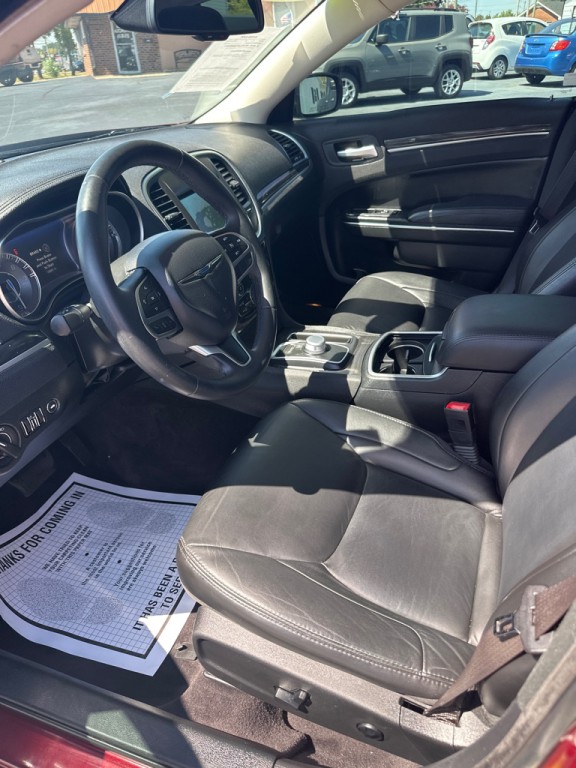 2017 Chrysler 300 Image 5