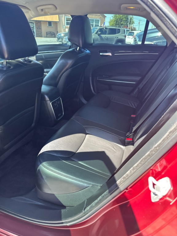 2017 Chrysler 300 Image 6