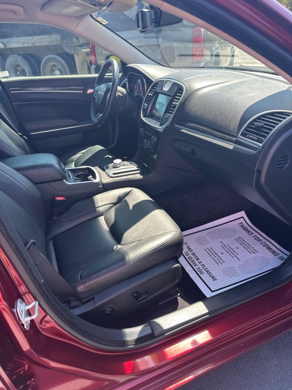 2017 Chrysler 300 Image 7