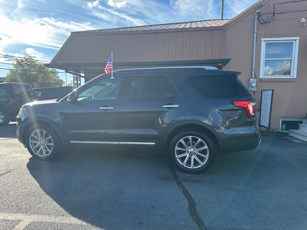 2017 Ford Explorer Image 2