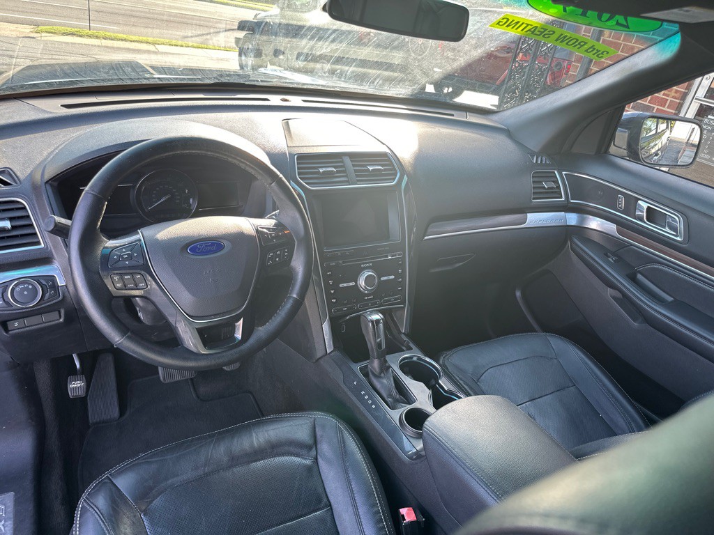 2017 Ford Explorer Image 8