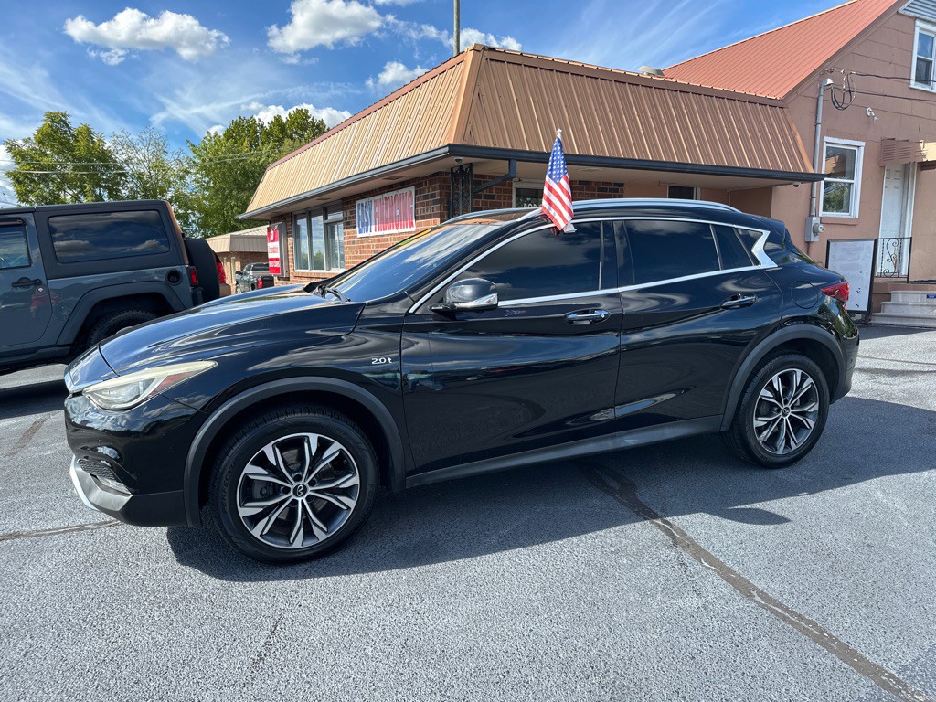 2018 INFINITI QX30 Image 2