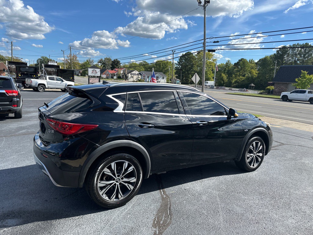 2018 INFINITI QX30 Image 6
