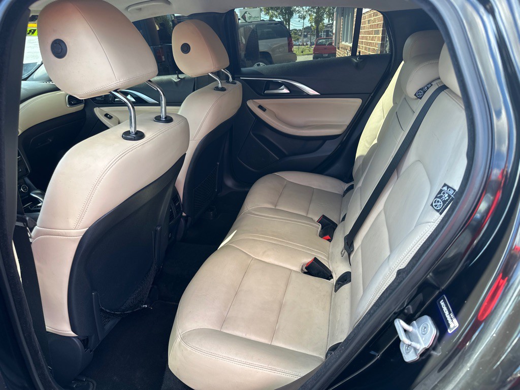 2018 INFINITI QX30 Image 8
