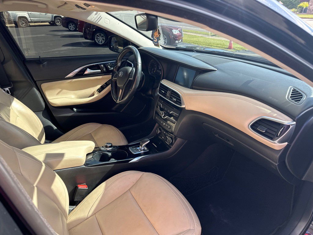 2018 INFINITI QX30 Image 10