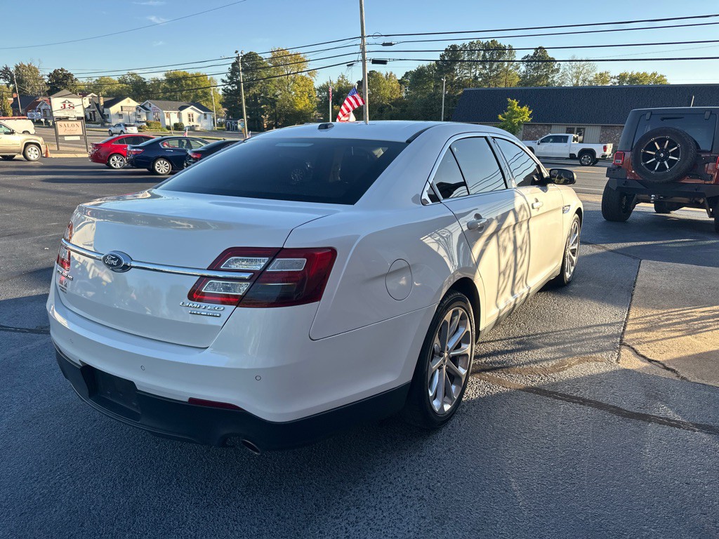 2017 Ford Taurus Image 5