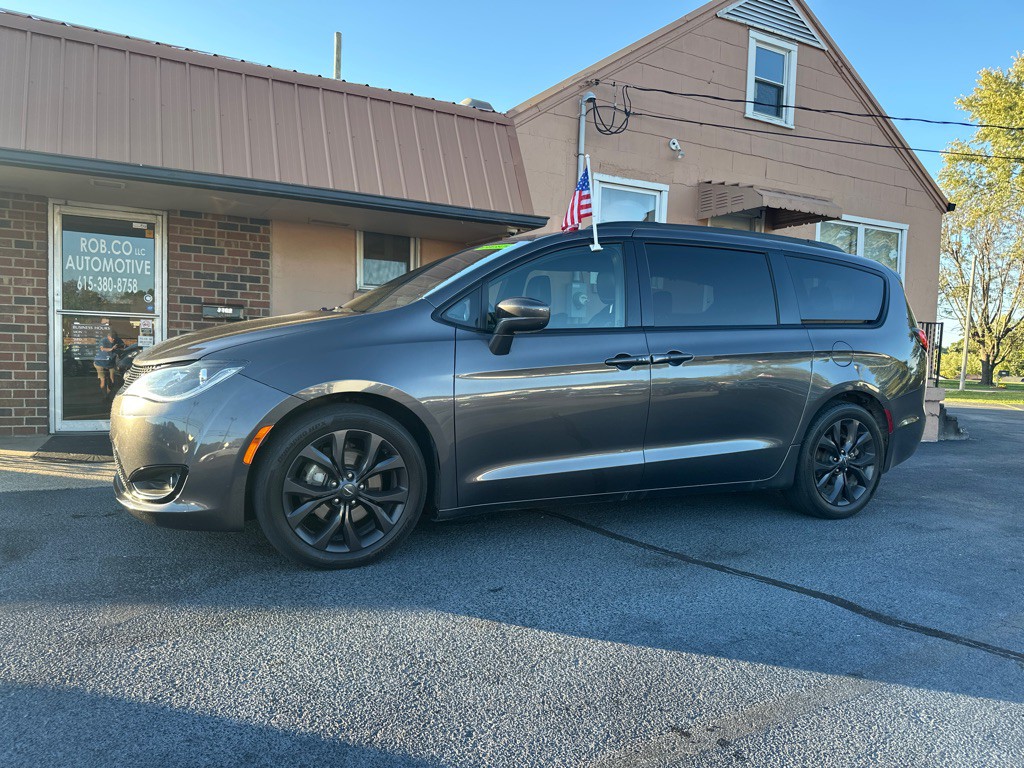2020 Chrysler Pacifica Image 1
