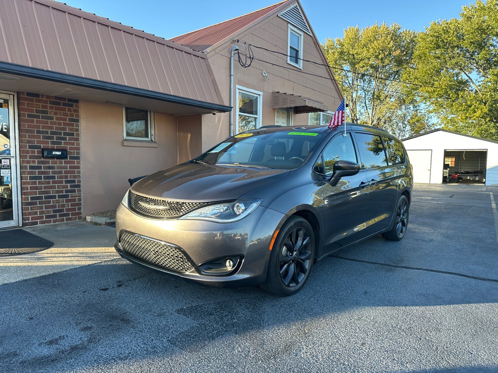 2020 Chrysler Pacifica Image 2