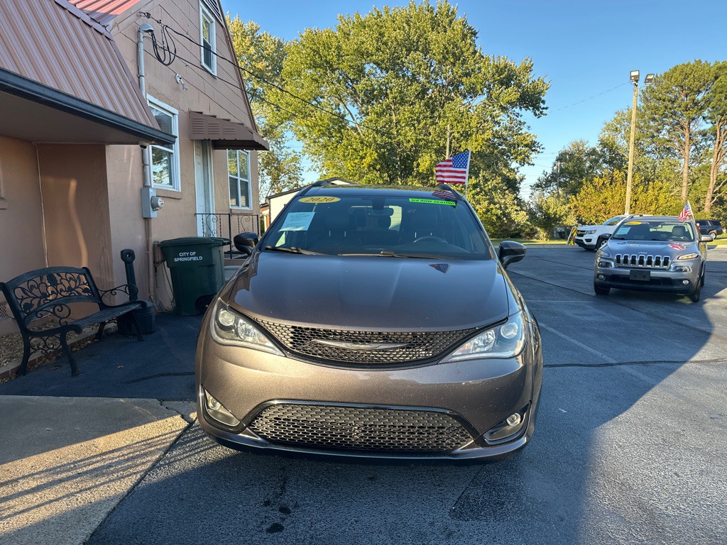 2020 Chrysler Pacifica Image 3