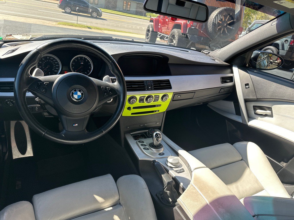 2006 BMW M5 Image 8