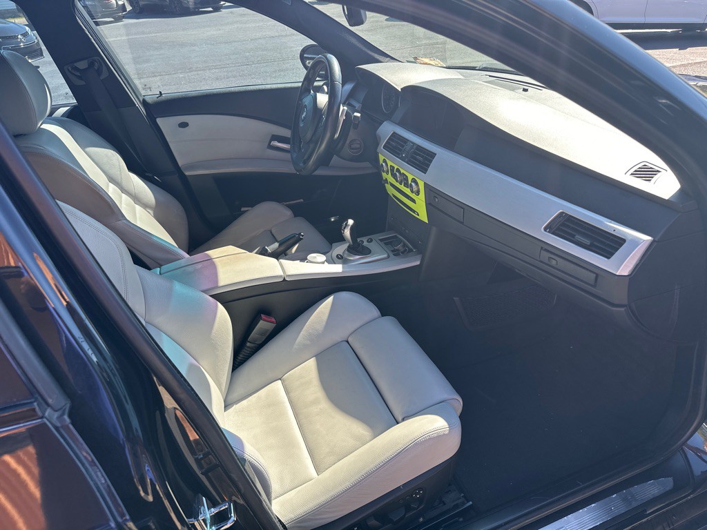 2006 BMW M5 Image 9