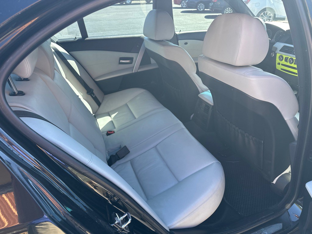 2006 BMW M5 Image 10