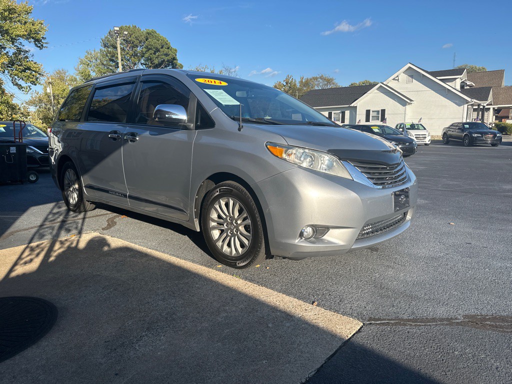 2014 Toyota Sienna Image 4