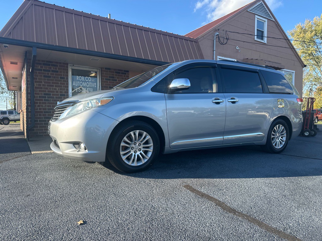 2014 Toyota Sienna Image 7