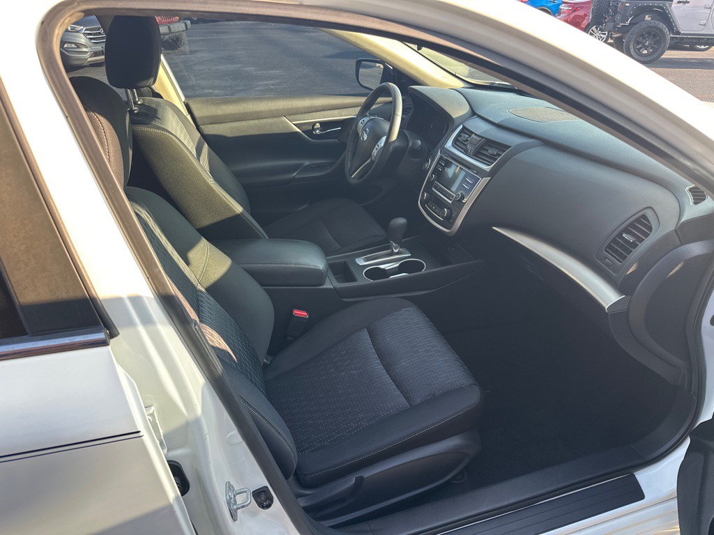2016 Nissan Altima Image 8