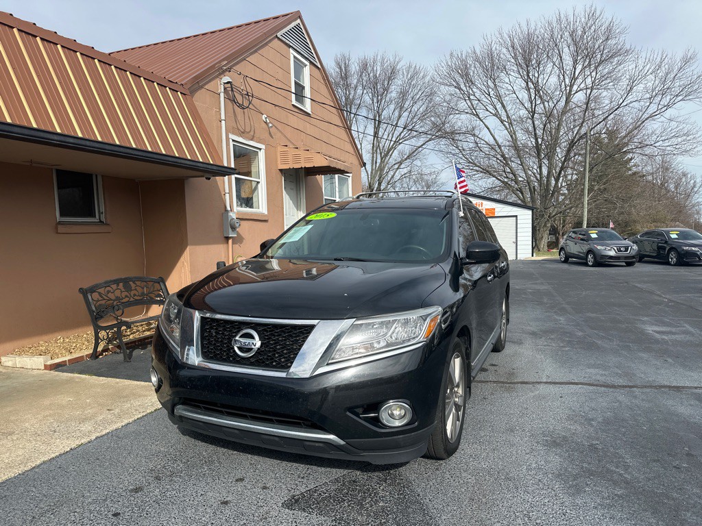 2015 Nissan Pathfinder Image 2
